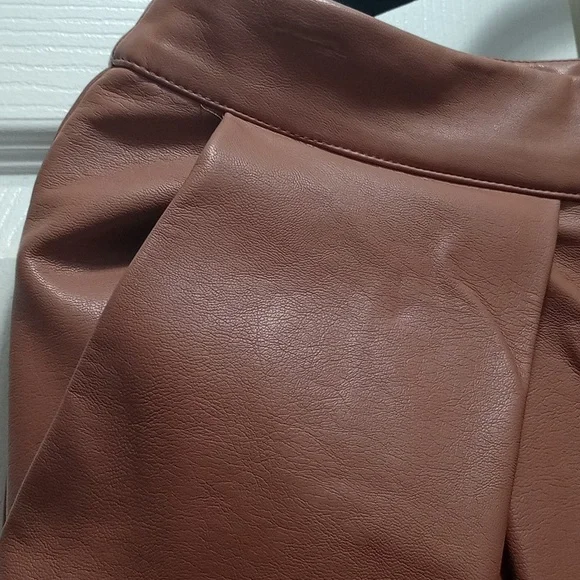 Spring Color Forever 21 Beige Faux Leather Trousers, With Zippper & Pockets New - Picture 9 of 12